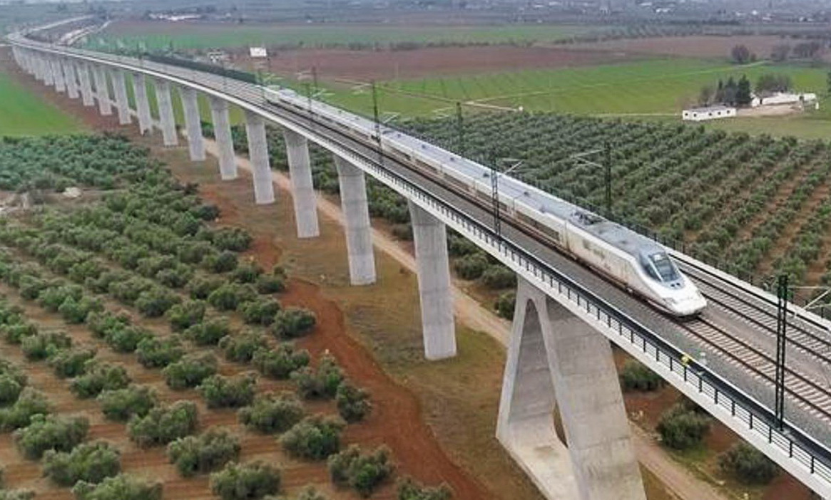 El PP urge al Gobierno central unas conexiones ferroviarias y aéreas adecuadas